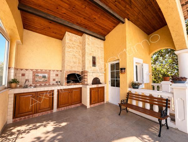 Saint-Cyr-sur-Mer (83270) Villa a vendre - T7 de 167m2 - terrain de 838m2 - Piscine - Saint-Cyr-sur-mer (83270)