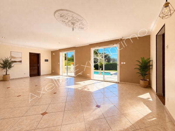 Saint-Cyr-sur-Mer (83270) Villa a vendre - T7 de 167m2 - terrain de 838m2 - Piscine - Saint-Cyr-sur-mer (83270)