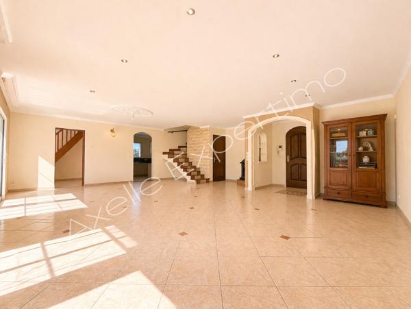 Saint-Cyr-sur-Mer (83270) Villa a vendre - T7 de 167m2 - terrain de 838m2 - Piscine - Saint-Cyr-sur-mer (83270)