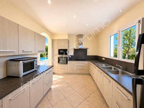 Saint-Cyr-sur-Mer (83270) Villa a vendre - T7 de 167m2 - terrain de 838m2 - Piscine - Saint-Cyr-sur-mer (83270)