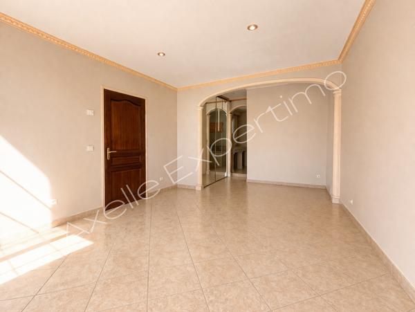 Saint-Cyr-sur-Mer (83270) Villa a vendre - T7 de 167m2 - terrain de 838m2 - Piscine - Saint-Cyr-sur-mer (83270)