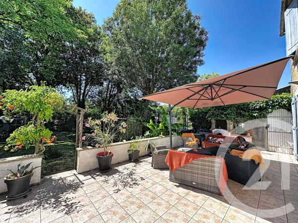 Maison à vendre  5 pièces - 144,18 m 2   STE SOULLE  - 17