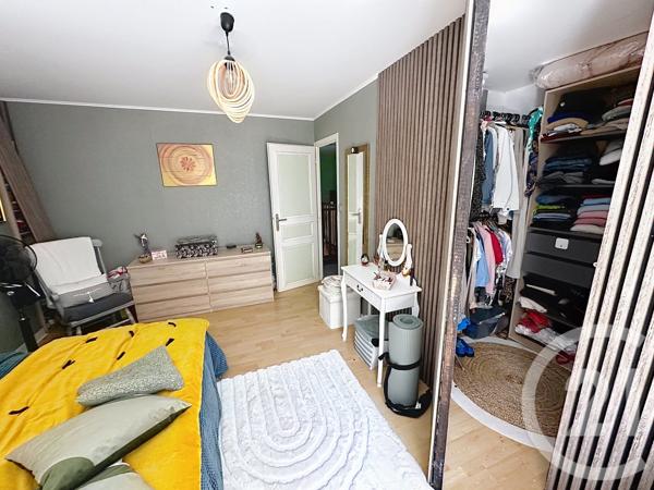 Maison à vendre  5 pièces - 144,18 m 2   STE SOULLE  - 17