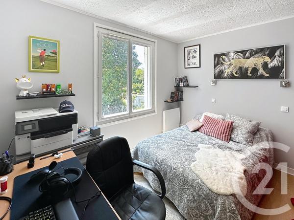 Maison à vendre  5 pièces - 144,18 m 2   STE SOULLE  - 17