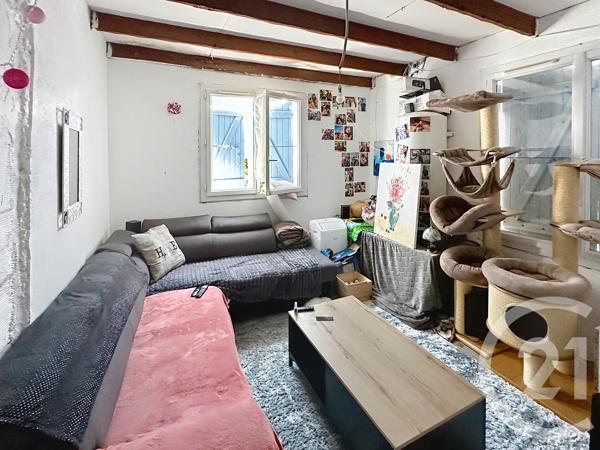 Maison à vendre  5 pièces - 144,18 m 2   STE SOULLE  - 17