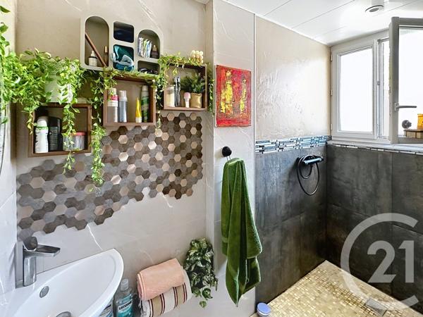 Maison à vendre  5 pièces - 144,18 m 2   STE SOULLE  - 17