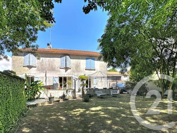 Maison à vendre  5 pièces - 144,18 m 2   STE SOULLE  - 17