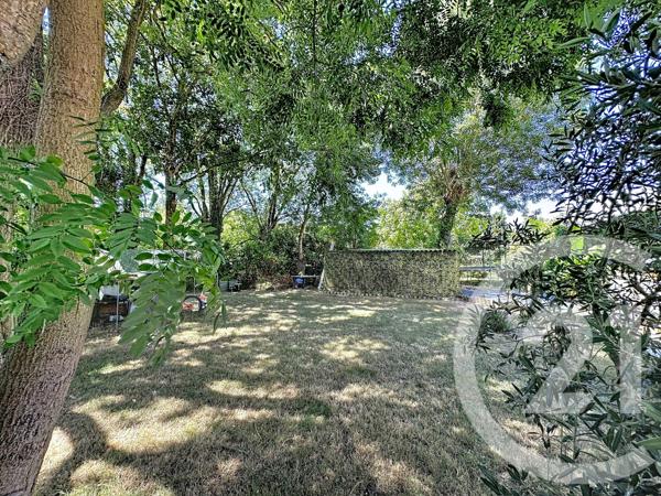 Maison à vendre  5 pièces - 144,18 m 2   STE SOULLE  - 17