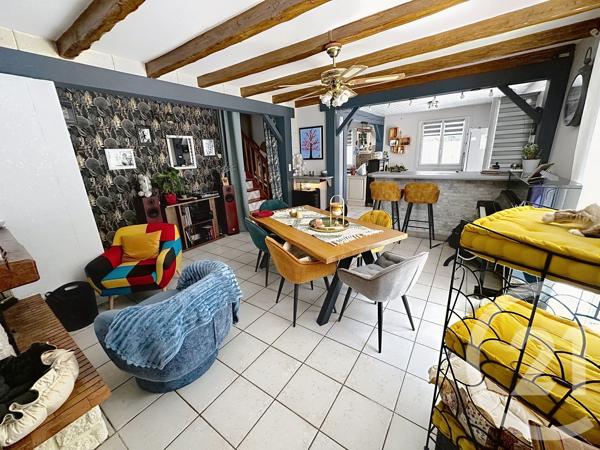 Maison à vendre  5 pièces - 144,18 m 2   STE SOULLE  - 17