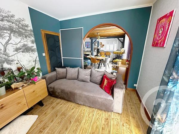 Maison à vendre  5 pièces - 144,18 m 2   STE SOULLE  - 17