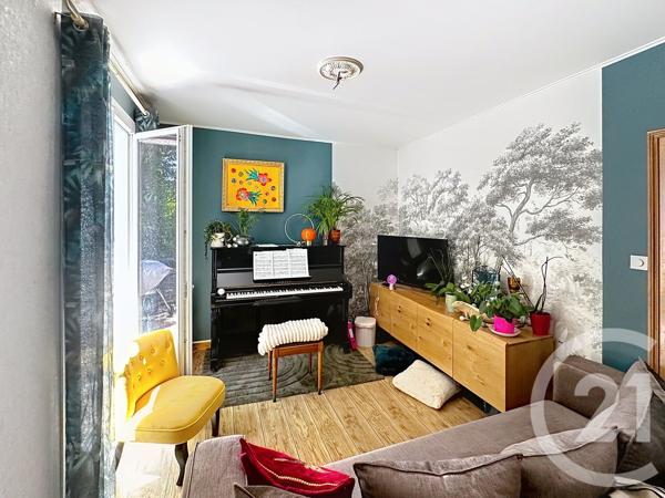 Maison à vendre  5 pièces - 144,18 m 2   STE SOULLE  - 17