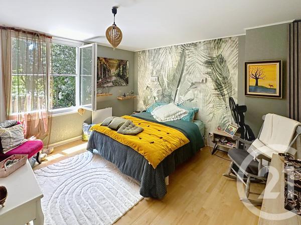 Maison à vendre  5 pièces - 144,18 m 2   STE SOULLE  - 17