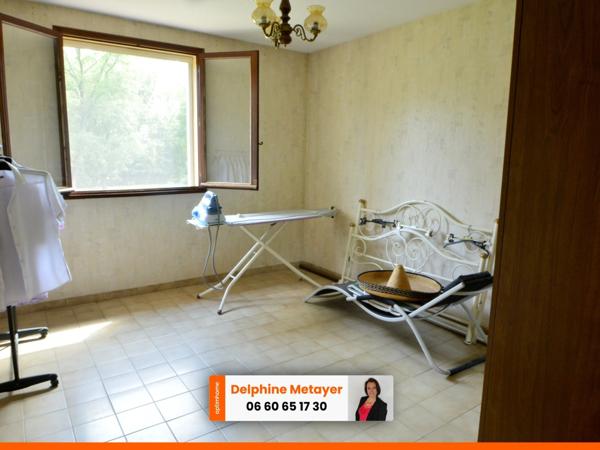 Villa de 136m2 avec 3 chambres, un bureau, et sa plage privée pour les amoureux de la nature.