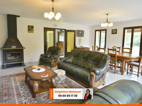 Villa de 136m2 avec 3 chambres, un bureau, et sa plage privée pour les amoureux de la nature.