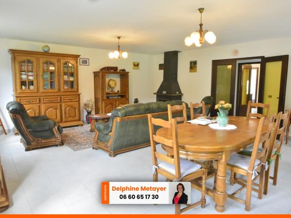 Villa de 136m2 avec 3 chambres, un bureau, et sa plage privée pour les amoureux de la nature.