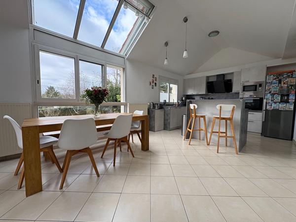 Maison familiale avec terrasse exposée sud-ouest à Verrières-le-Buisson, DPE D, Parfait état, 4 chambres.