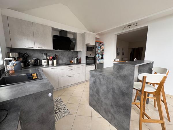 Maison familiale avec terrasse exposée sud-ouest à Verrières-le-Buisson, DPE D, Parfait état, 4 chambres.