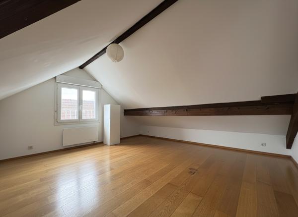 Maison familiale avec terrasse exposée sud-ouest à Verrières-le-Buisson, DPE D, Parfait état, 4 chambres.