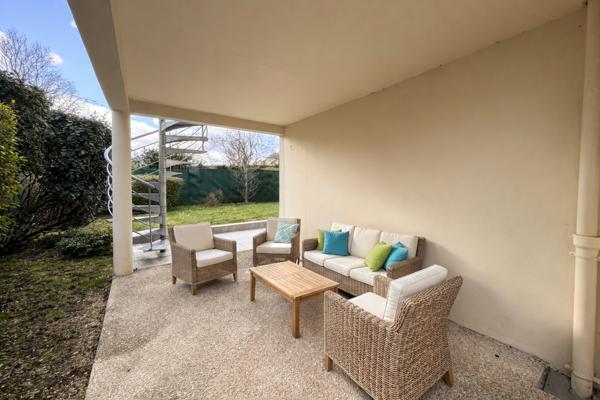 Maison familiale avec terrasse exposée sud-ouest à Verrières-le-Buisson, DPE D, Parfait état, 4 chambres.