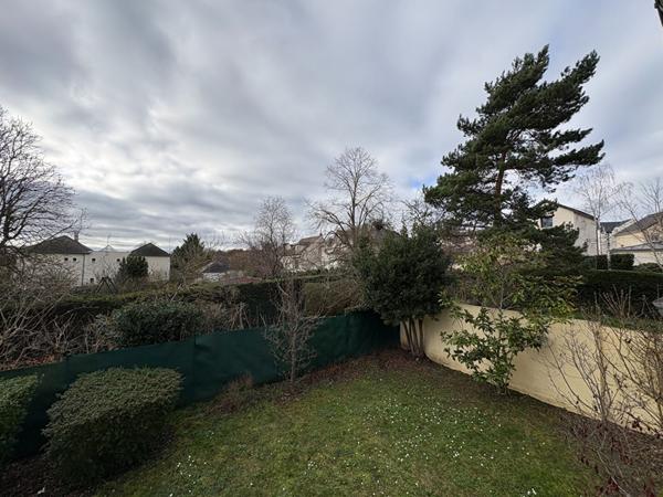 Maison familiale avec terrasse exposée sud-ouest à Verrières-le-Buisson, DPE D, Parfait état, 4 chambres.