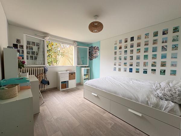 Maison familiale avec terrasse exposée sud-ouest à Verrières-le-Buisson, DPE D, Parfait état, 4 chambres.