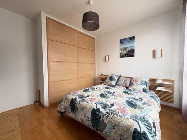 Maison familiale avec terrasse exposée sud-ouest à Verrières-le-Buisson, DPE D, Parfait état, 4 chambres.