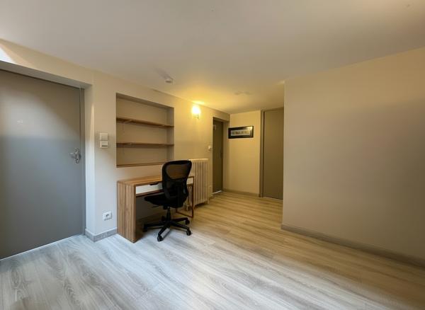 Maison familiale avec terrasse exposée sud-ouest à Verrières-le-Buisson, DPE D, Parfait état, 4 chambres.