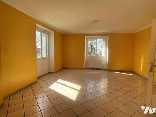 Ensemble immobilier de deux maisons à Saint-Hilaire-Saint-Florent