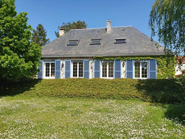 Maison  individuelle 6 pièce(s) 180 m2 sur jardin de 1942m2