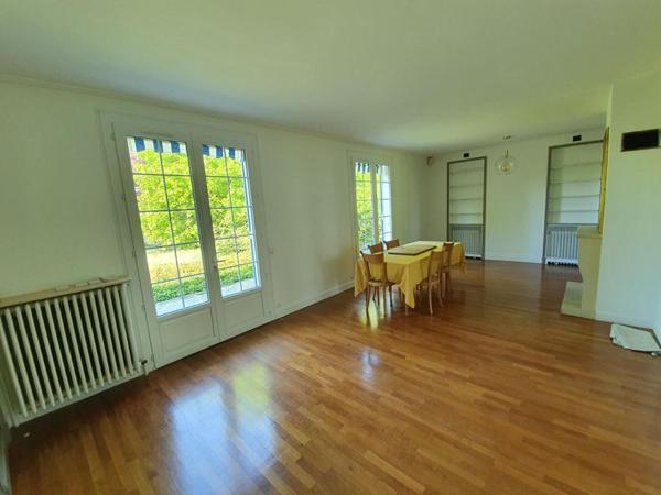 Maison  individuelle 6 pièce(s) 180 m2 sur jardin de 1942m2