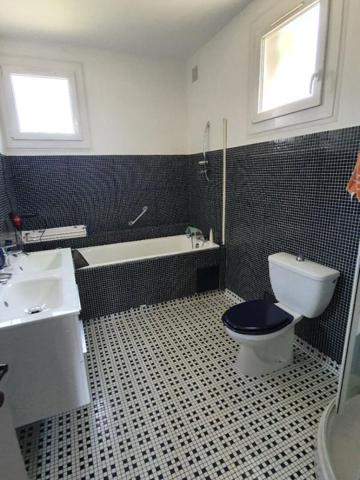 Maison  individuelle 6 pièce(s) 180 m2 sur jardin de 1942m2