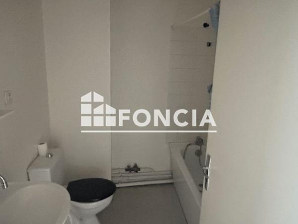 Location Appartement 2 pièces 32.77 m² - 76-78 RUE DE MONTBERNAGE Poitiers 86000