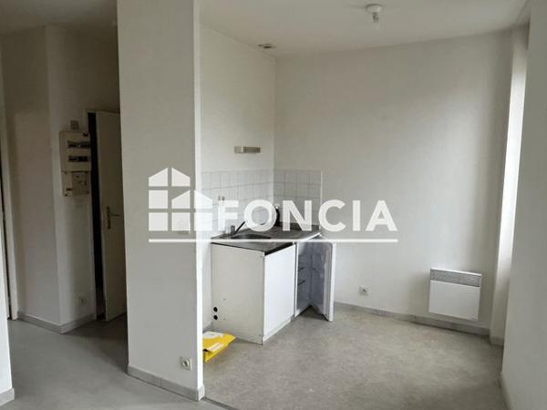 Location Appartement 2 pièces 32.77 m² - 76-78 RUE DE MONTBERNAGE Poitiers 86000