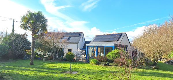 Fouesnant, jolie maison rénovée sur un terrain paysagé de 1500 m², à 1.4 km de la plage !
