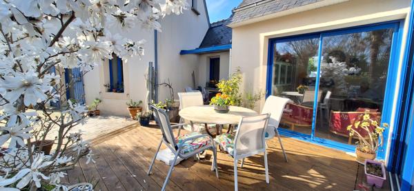 Fouesnant, jolie maison rénovée sur un terrain paysagé de 1500 m², à 1.4 km de la plage !