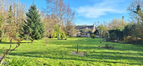 Fouesnant, jolie maison rénovée sur un terrain paysagé de 1500 m², à 1.4 km de la plage !