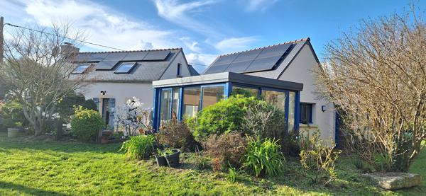 Fouesnant, jolie maison rénovée sur un terrain paysagé de 1500 m², à 1.4 km de la plage !