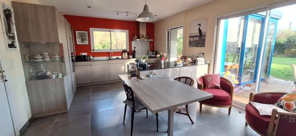 Fouesnant, jolie maison rénovée sur un terrain paysagé de 1500 m², à 1.4 km de la plage !