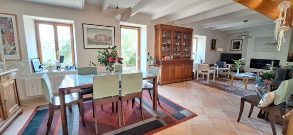 Fouesnant, jolie maison rénovée sur un terrain paysagé de 1500 m², à 1.4 km de la plage !