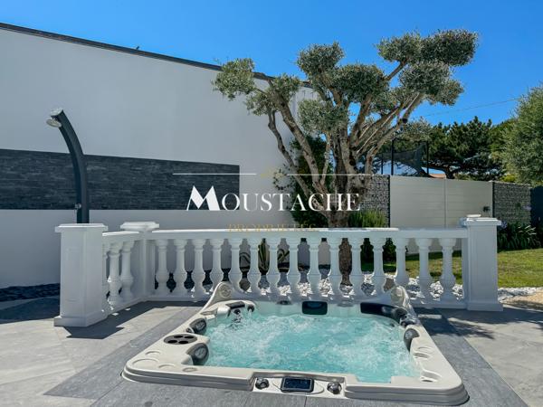 SUBLIME VILLA DE LUXE AVEC PISCINE & SPA - VUE MER À PROXIMITÉ IMMÉDIATE DE LA PLAGE -