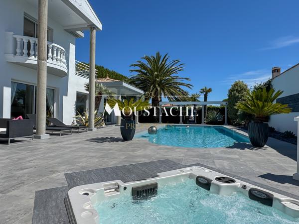 SUBLIME VILLA DE LUXE AVEC PISCINE & SPA - VUE MER À PROXIMITÉ IMMÉDIATE DE LA PLAGE -