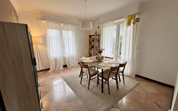 Maison à vendre    7 pièces • 177 m2 Pau