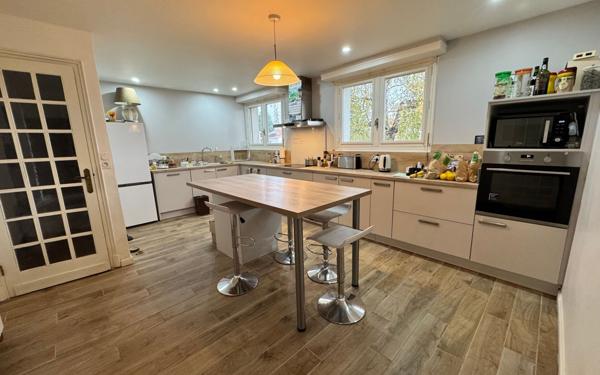 Maison à vendre    7 pièces • 177 m2 Pau