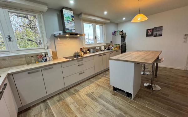 Maison à vendre    7 pièces • 177 m2 Pau