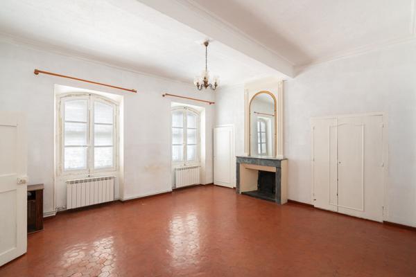 Arles (13200) HÔTEL PARTICULIER XIIIème - 7 lots - 315 m² habitables