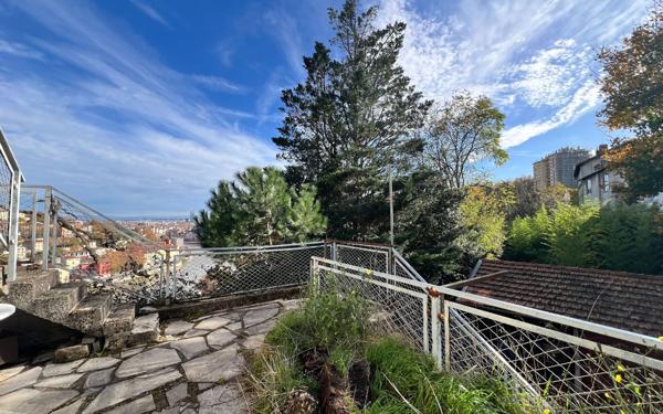 Maison à vendre    7 pièces • 246 m2 Lyon 9