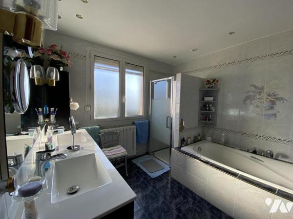 AUX PORTES  d'UZES -  VILLA  TRES BON ETAT  AVEC PISCINE 