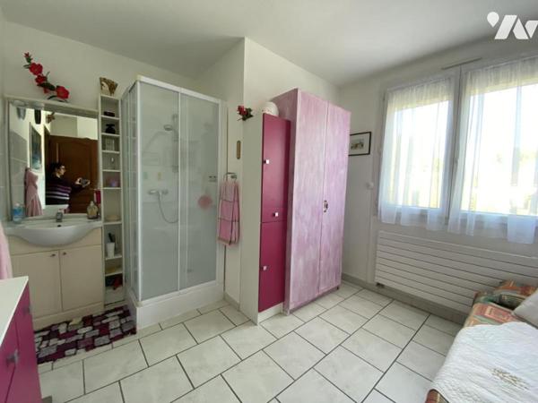 AUX PORTES  d'UZES -  VILLA  TRES BON ETAT  AVEC PISCINE 