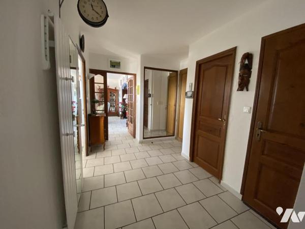 AUX PORTES  d'UZES -  VILLA  TRES BON ETAT  AVEC PISCINE 