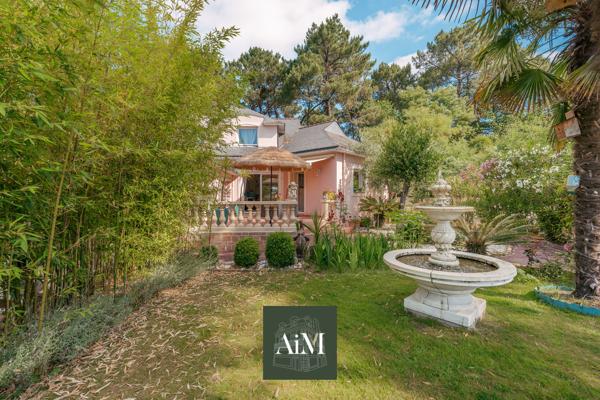 Maison contemporaine à vendre à Vannes Ouest – 250 m² – Piscine intérieure – Jardin arboré